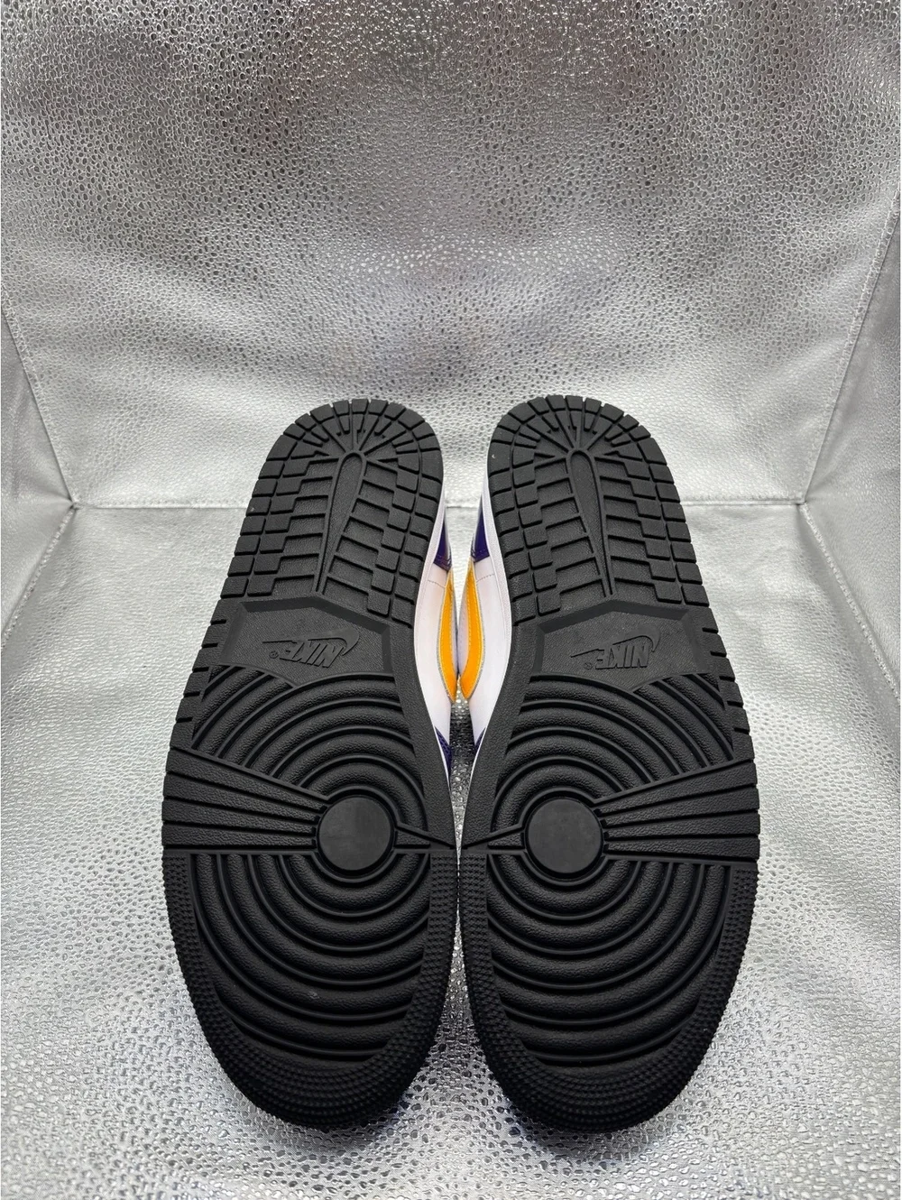 Air Jordan 1 low SE lakers